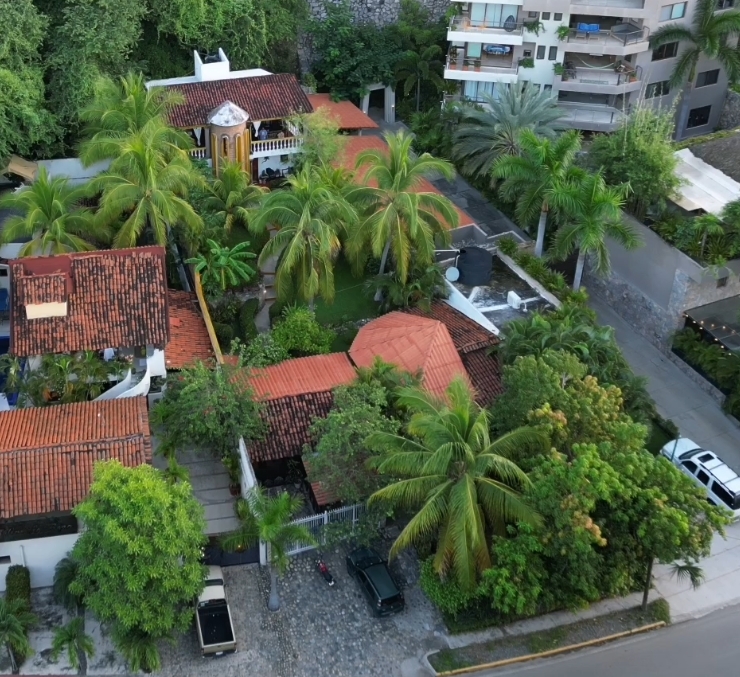 For sale: La Ropa home with bungalows